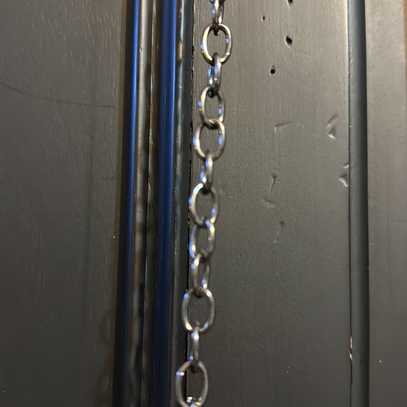 New crossbody purse with metallic design chain strap color of hematite 7”x5.5” - Picture 8 of 10